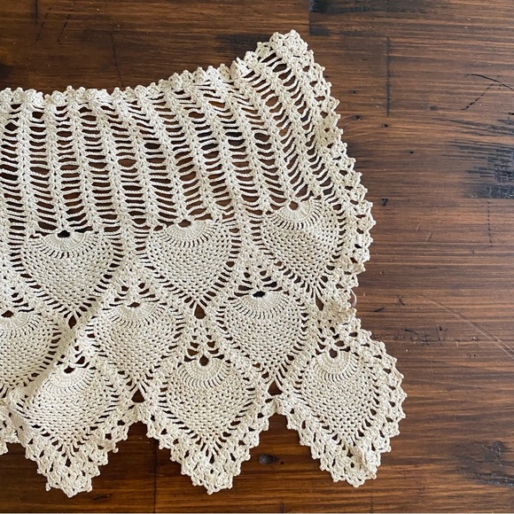 Collectible Beautiful Handmade Crocheted Doily Cream 19” X 9” Scalloped Edge - Picture 2 of 11